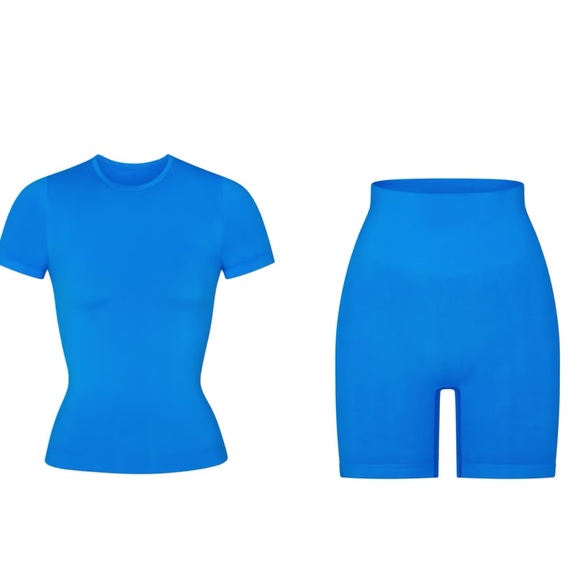 SKIMS Other - Skims Soft Smoothing Seamless Set in Azul